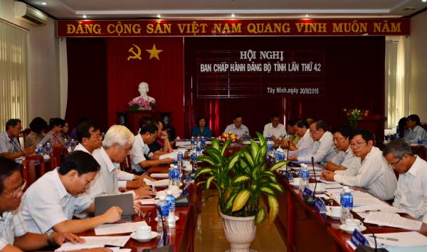 Hội nghị BCH Đảng bộ tỉnh (khoá IX) lần thứ 42: Quyết tâm thực hiện bằng được chỉ tiêu 20% xã đạt chuẩn nông thôn mới trong năm 2015